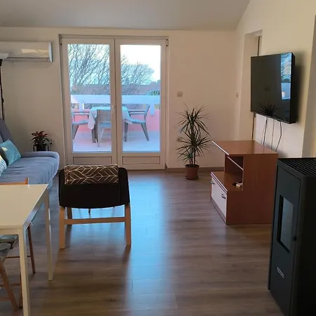 Maja * Sveti Filip i Jakov